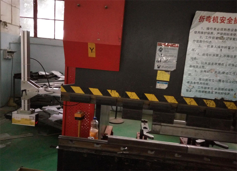 折彎機.jpg